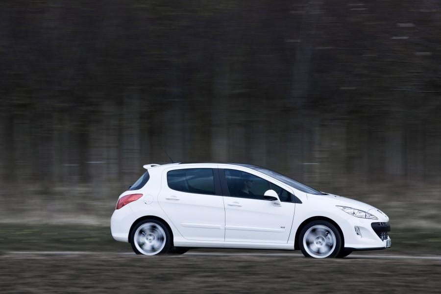  Peugeot 308 GTi 2010 года  (фото 11 из 20)